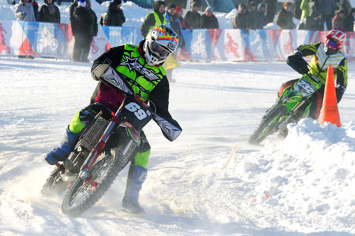 Прошедшие зимние выходные во Владимирской области были по-настоящему яркими. В регионе прошли сразу три атмосферные гонки. В Ковровском районе соревновались на собачьих упряжках и мотоциклах, а в Гусь-Хрустальном — на велосипедах и лыжах.
