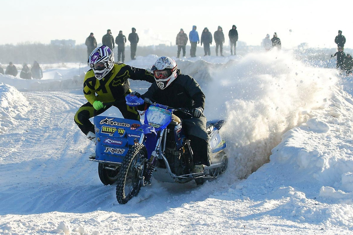 Прошедшие зимние выходные во Владимирской области были по-настоящему яркими. В регионе прошли сразу три атмосферные гонки. В Ковровском районе соревновались на собачьих упряжках и мотоциклах, а в Гусь-Хрустальном — на велосипедах и лыжах.