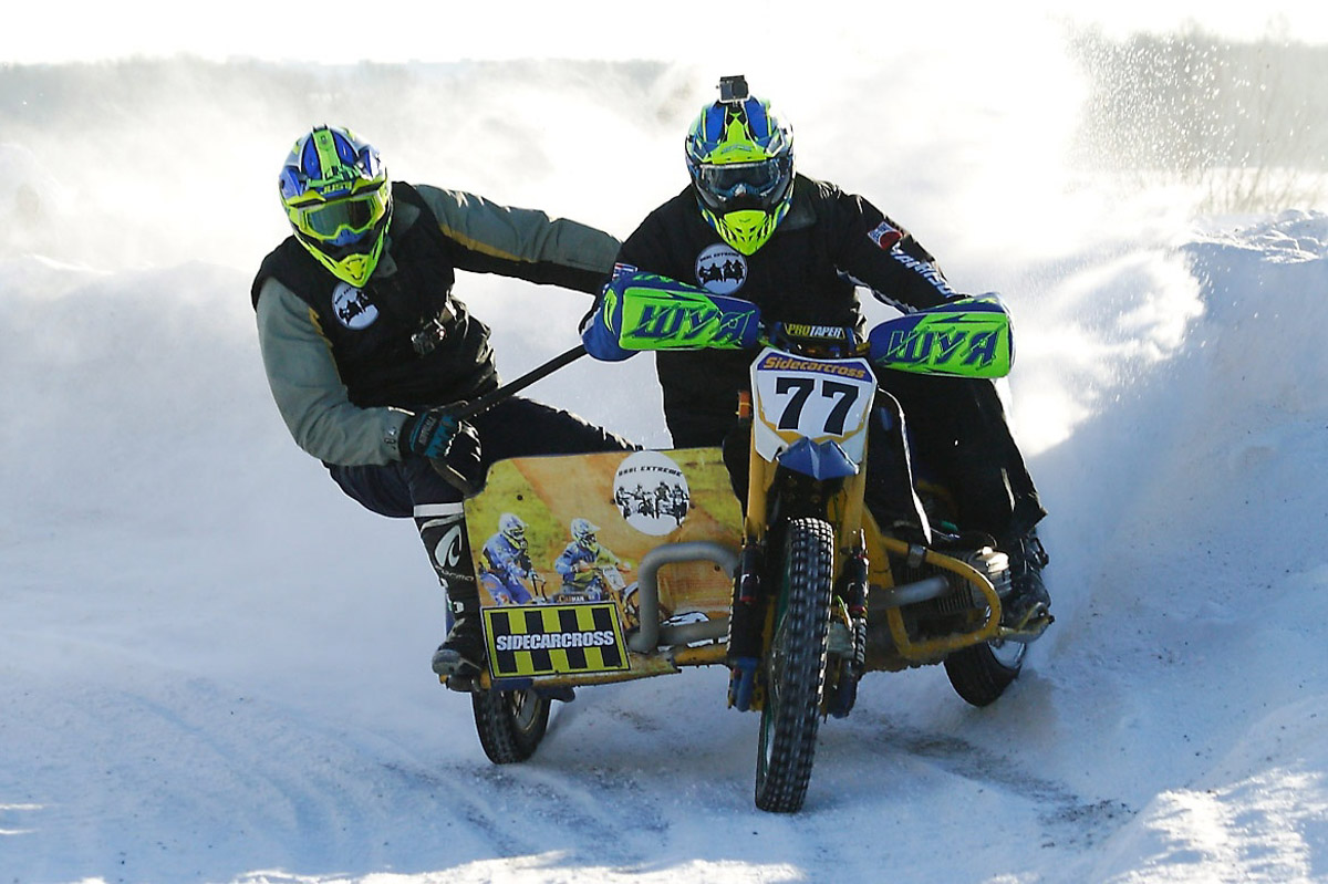 Прошедшие зимние выходные во Владимирской области были по-настоящему яркими. В регионе прошли сразу три атмосферные гонки. В Ковровском районе соревновались на собачьих упряжках и мотоциклах, а в Гусь-Хрустальном — на велосипедах и лыжах.