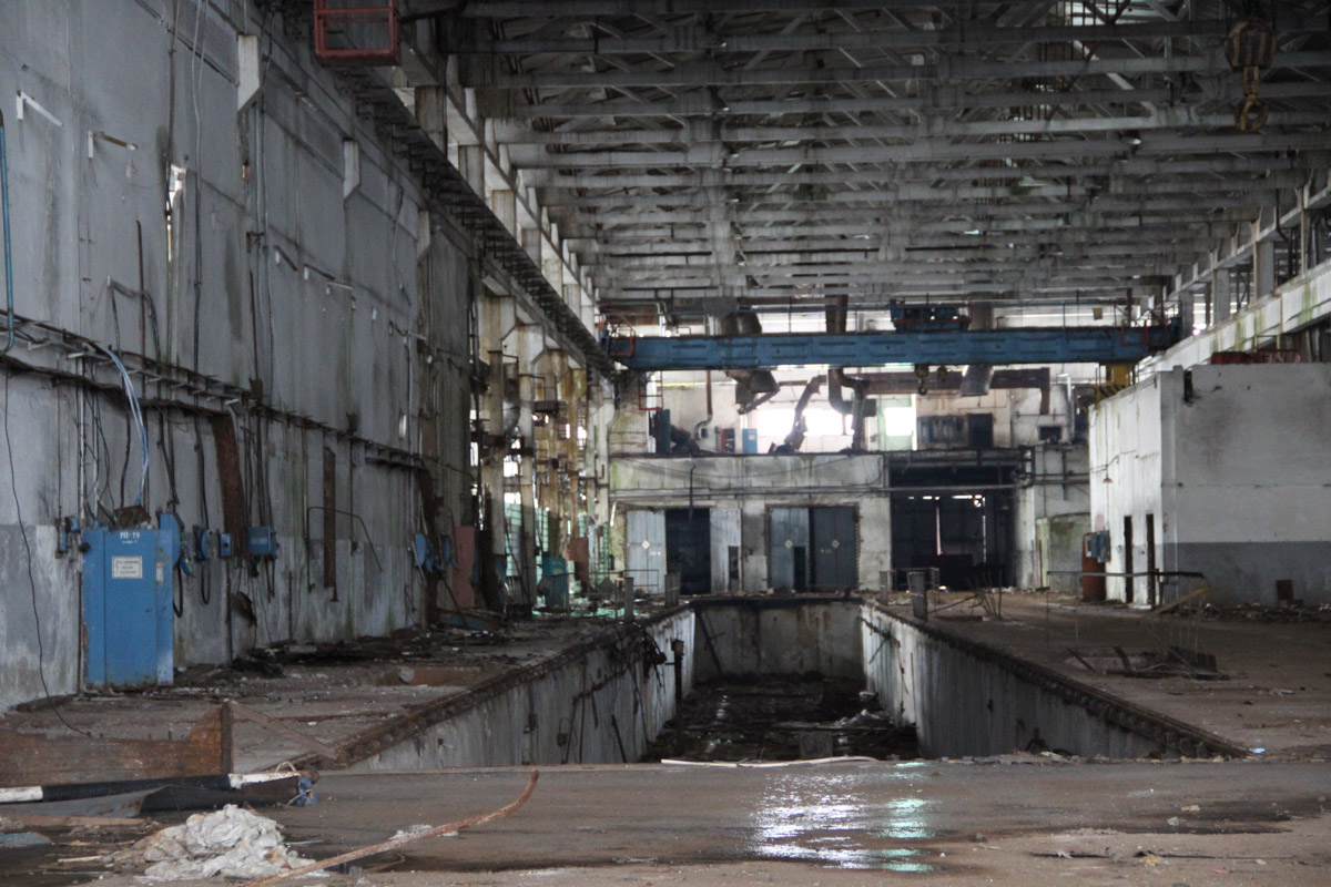 Владимирский тракторный завод знали во всем мире, а страны, где покупали нашу технику, исчислялись десятками. В 90-х у ВТЗ появились первые симптомы болезни, и довольно скоро гигант зачах. Что к этому привело, попытались разобраться местные журналисты. О продолжении своего документального проекта они рассказали «Ключ-Медиа».