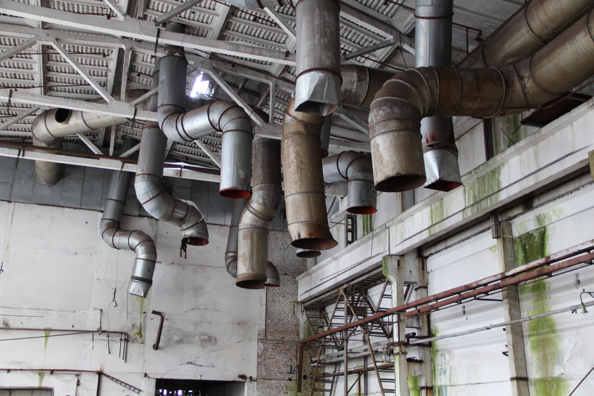 Владимирский тракторный завод знали во всем мире, а страны, где покупали нашу технику, исчислялись десятками. В 90-х у ВТЗ появились первые симптомы болезни, и довольно скоро гигант зачах. Что к этому привело, попытались разобраться местные журналисты. О продолжении своего документального проекта они рассказали «Ключ-Медиа».