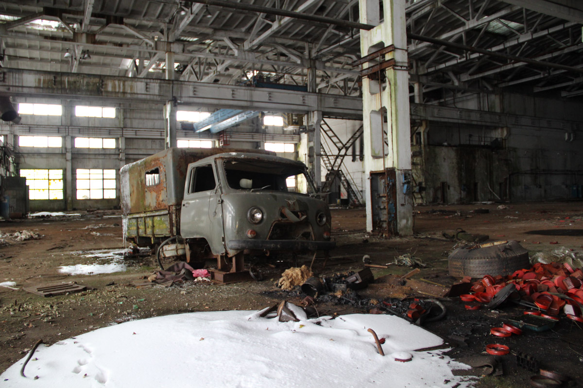 Владимирский тракторный завод знали во всем мире, а страны, где покупали нашу технику, исчислялись десятками. В 90-х у ВТЗ появились первые симптомы болезни, и довольно скоро гигант зачах. Что к этому привело, попытались разобраться местные журналисты. О продолжении своего документального проекта они рассказали «Ключ-Медиа».