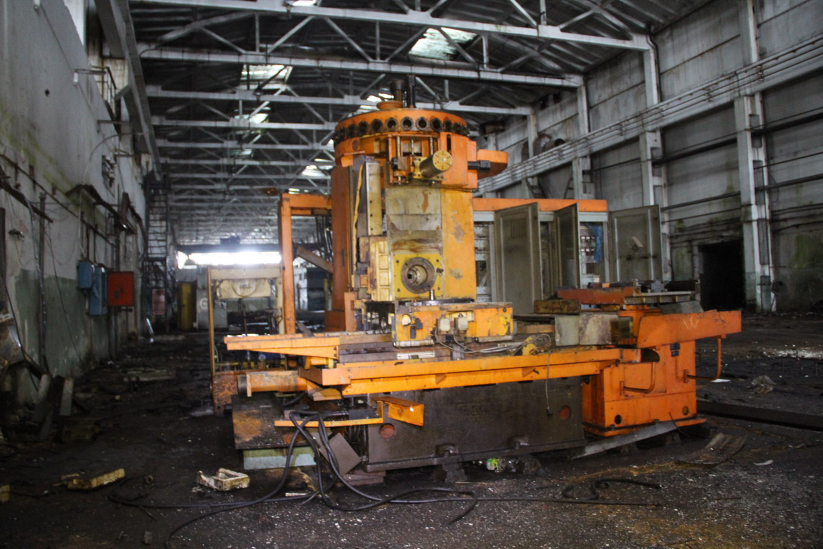 Владимирский тракторный завод знали во всем мире, а страны, где покупали нашу технику, исчислялись десятками. В 90-х у ВТЗ появились первые симптомы болезни, и довольно скоро гигант зачах. Что к этому привело, попытались разобраться местные журналисты. О продолжении своего документального проекта они рассказали «Ключ-Медиа».