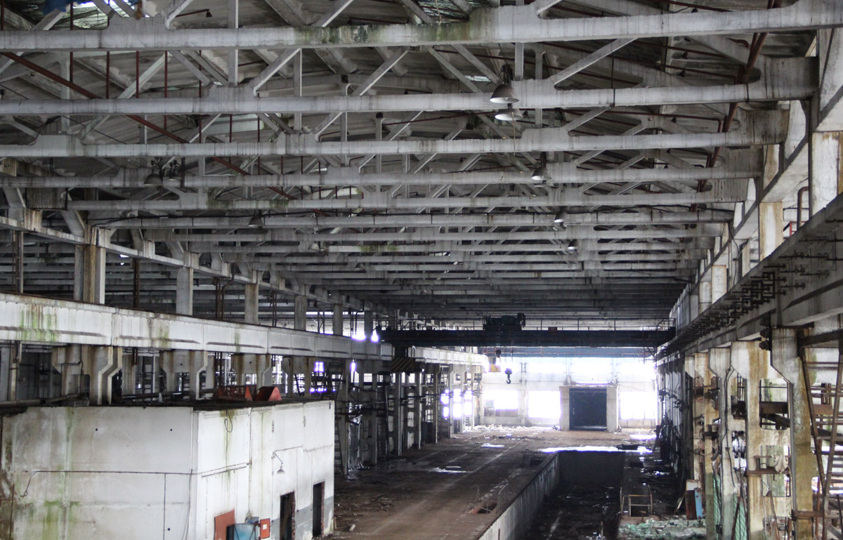 Владимирский тракторный завод знали во всем мире, а страны, где покупали нашу технику, исчислялись десятками. В 90-х у ВТЗ появились первые симптомы болезни, и довольно скоро гигант зачах. Что к этому привело, попытались разобраться местные журналисты. О продолжении своего документального проекта они рассказали «Ключ-Медиа».