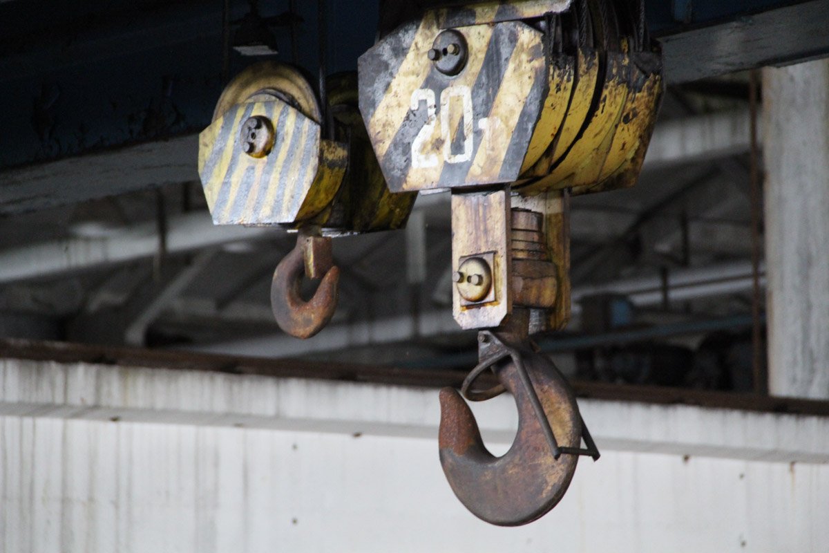 Владимирский тракторный завод знали во всем мире, а страны, где покупали нашу технику, исчислялись десятками. В 90-х у ВТЗ появились первые симптомы болезни, и довольно скоро гигант зачах. Что к этому привело, попытались разобраться местные журналисты. О продолжении своего документального проекта они рассказали «Ключ-Медиа».