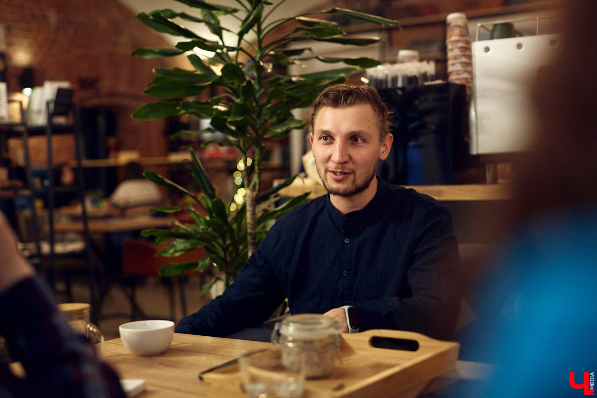 Владимирский тракторный завод знали во всем мире, а страны, где покупали нашу технику, исчислялись десятками. В 90-х у ВТЗ появились первые симптомы болезни, и довольно скоро гигант зачах. Что к этому привело, попытались разобраться местные журналисты. О продолжении своего документального проекта они рассказали «Ключ-Медиа».