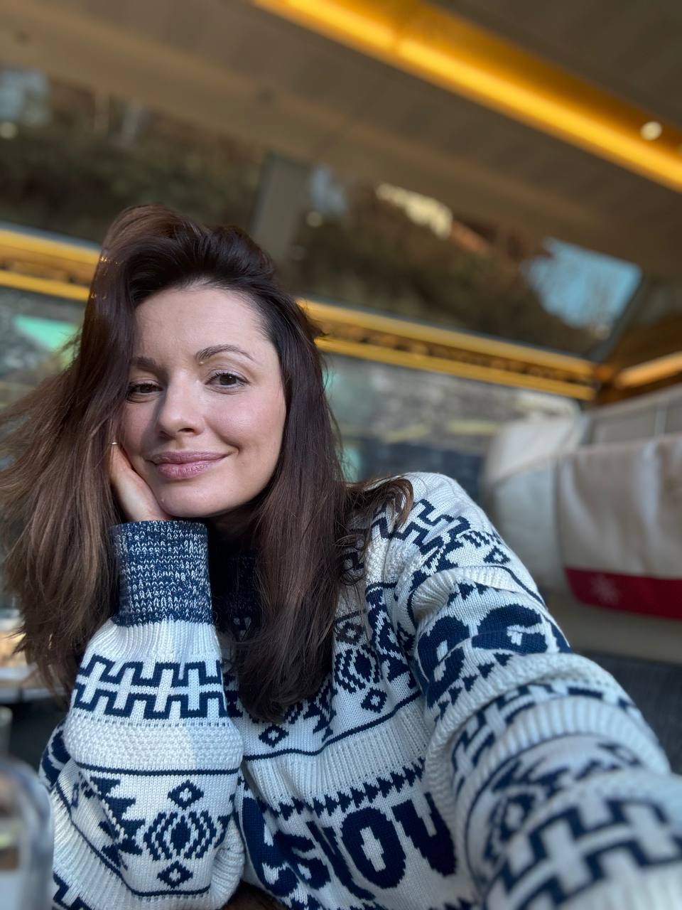 В январе ведущая новостей телеканала «Москва 24» из Владимира, а ныне мама в декрете Мария Рыбакова побывала в Швейцарии, где прокатилась на самом медленном в мире экспрессе, встала на сноуборд и поневоле оценила дороговизну местных медицинских услуг. Об отдыхе на фешенебельном курорте в Альпах она поведала «Ключ-Медиа».