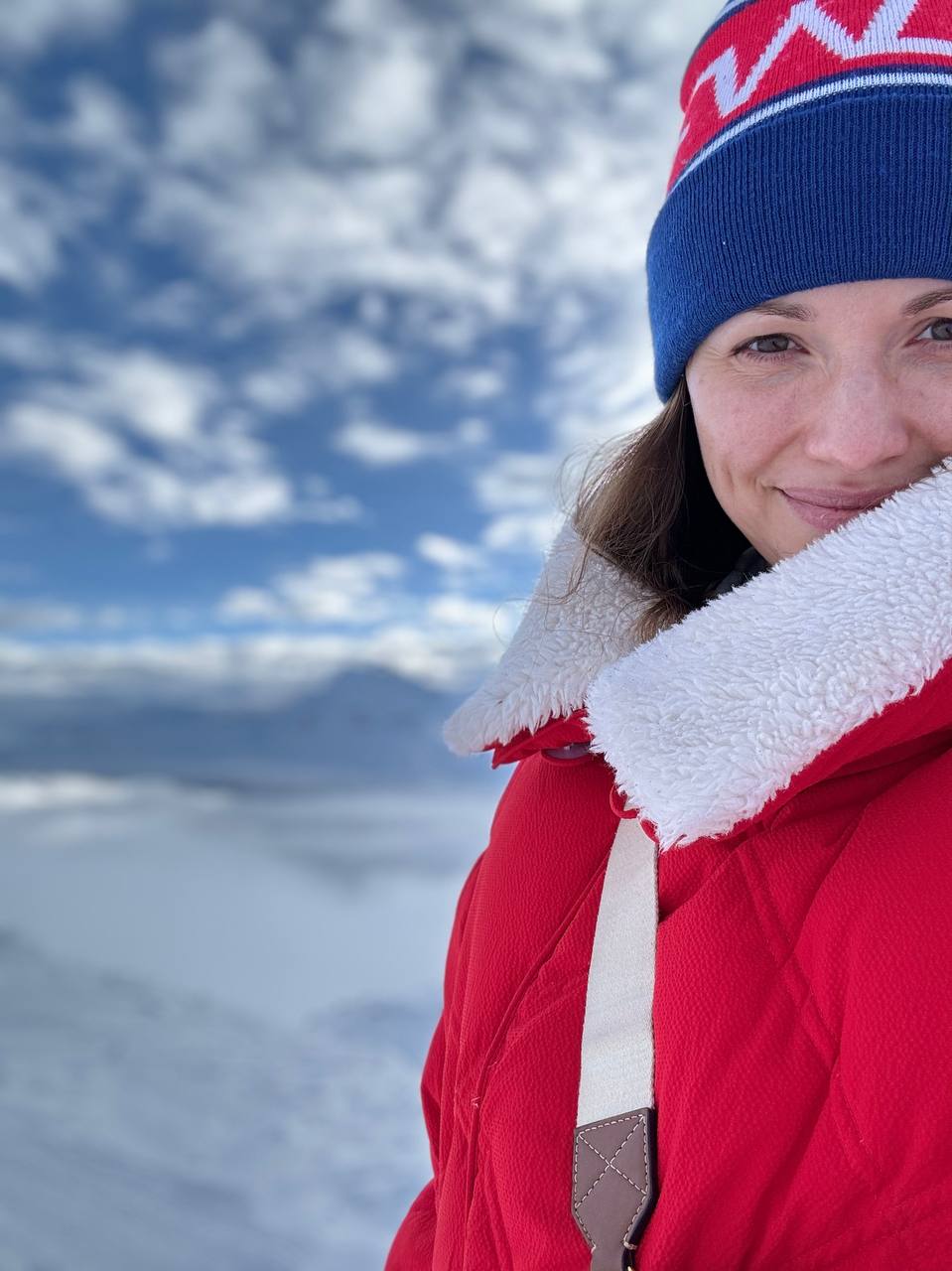 В январе ведущая новостей телеканала «Москва 24» из Владимира, а ныне мама в декрете Мария Рыбакова побывала в Швейцарии, где прокатилась на самом медленном в мире экспрессе, встала на сноуборд и поневоле оценила дороговизну местных медицинских услуг. Об отдыхе на фешенебельном курорте в Альпах она поведала «Ключ-Медиа».