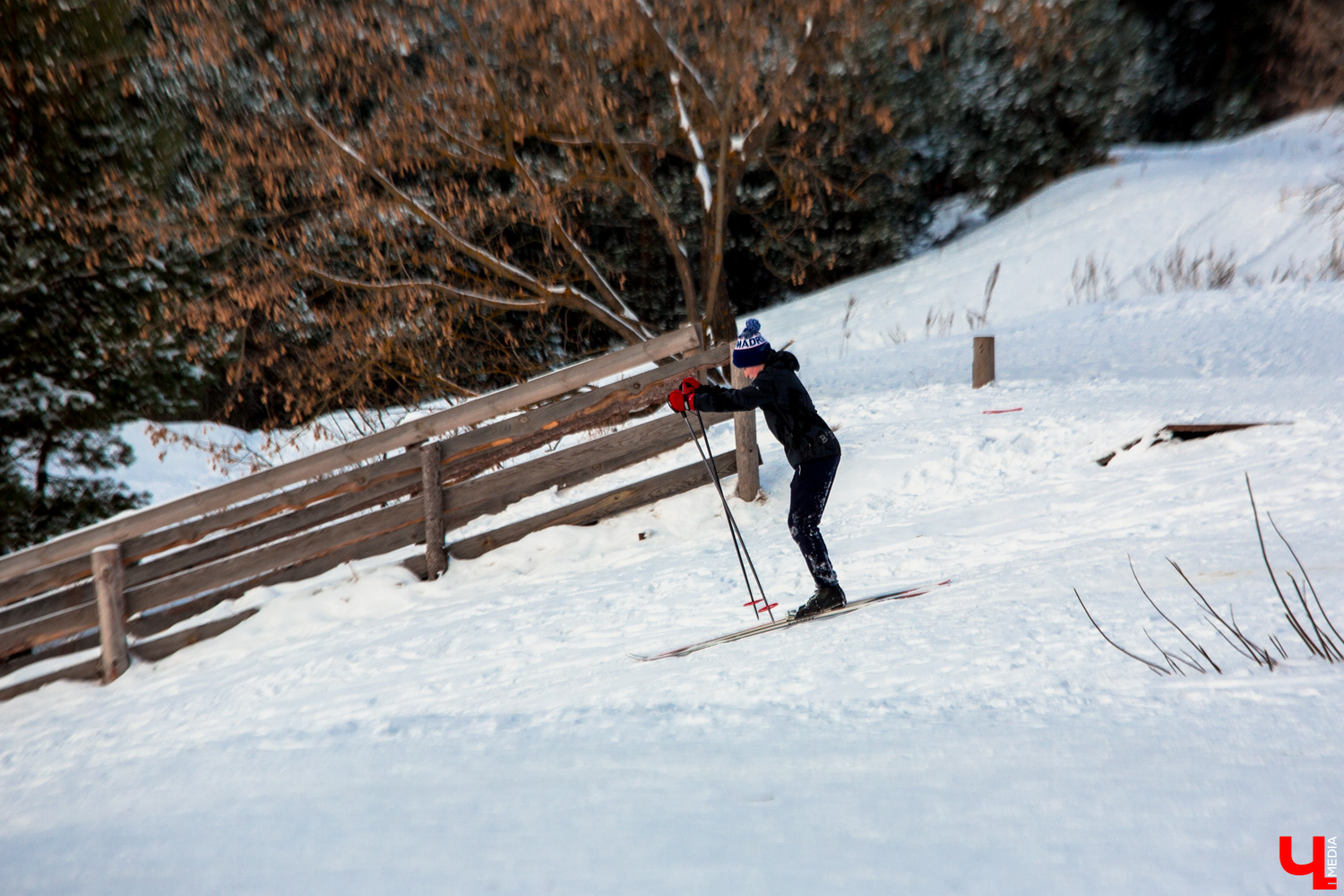 Пока многие ждут весну, лыжники пользуются моментом, чтобы вдоволь накататься до следующей зимы. Впрочем, во Владимире и области мест для этого немного. Куда податься любителям и спортсменам, желающим отполировать снег, «Ключ-Медиа» разбирался с тренером Олегом Канточкиным.