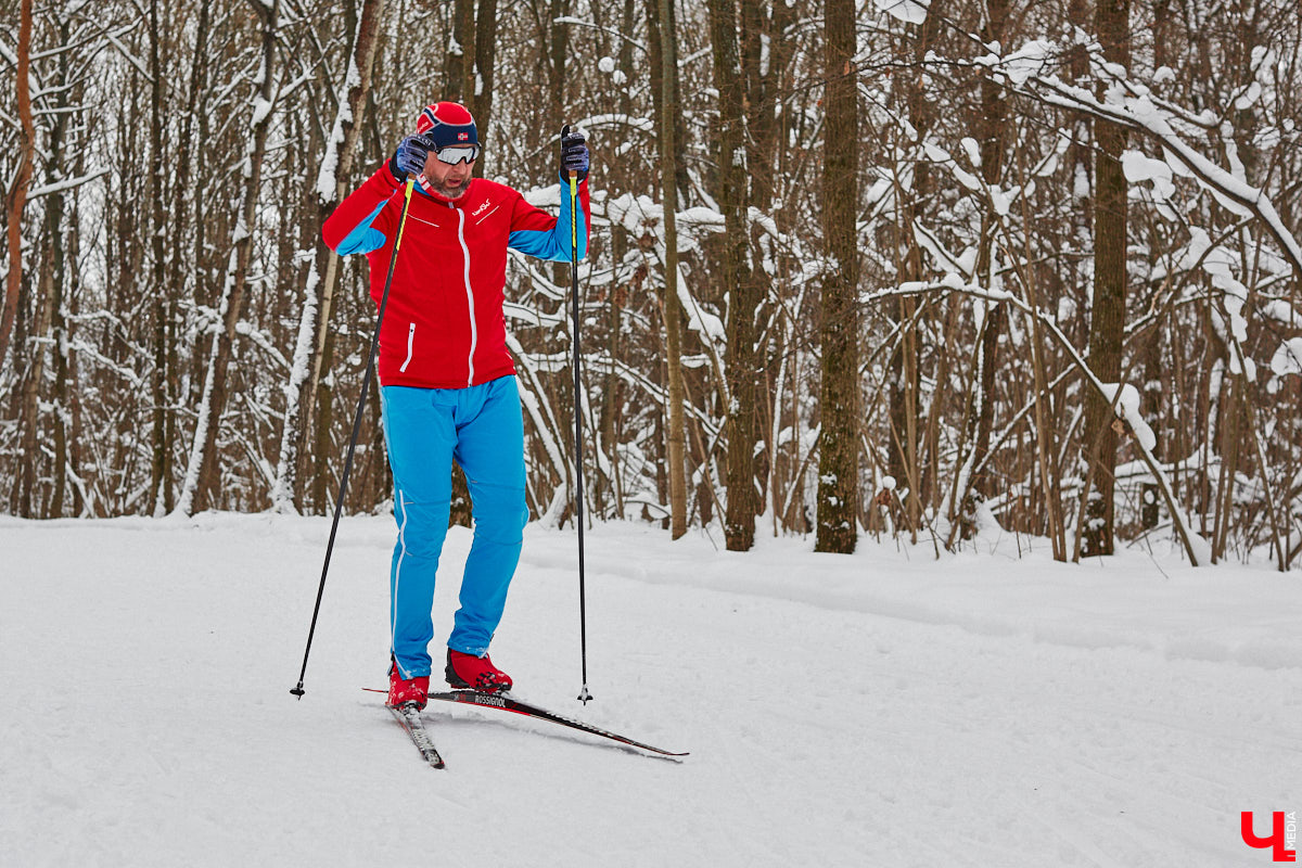 Пока многие ждут весну, лыжники пользуются моментом, чтобы вдоволь накататься до следующей зимы. Впрочем, во Владимире и области мест для этого немного. Куда податься любителям и спортсменам, желающим отполировать снег, «Ключ-Медиа» разбирался с тренером Олегом Канточкиным.