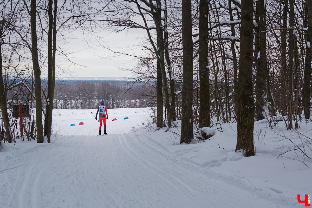 Пока многие ждут весну, лыжники пользуются моментом, чтобы вдоволь накататься до следующей зимы. Впрочем, во Владимире и области мест для этого немного. Куда податься любителям и спортсменам, желающим отполировать снег, «Ключ-Медиа» разбирался с тренером Олегом Канточкиным.