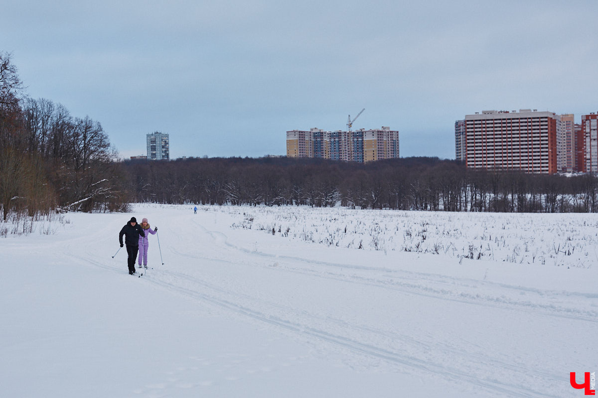 Пока многие ждут весну, лыжники пользуются моментом, чтобы вдоволь накататься до следующей зимы. Впрочем, во Владимире и области мест для этого немного. Куда податься любителям и спортсменам, желающим отполировать снег, «Ключ-Медиа» разбирался с тренером Олегом Канточкиным.
