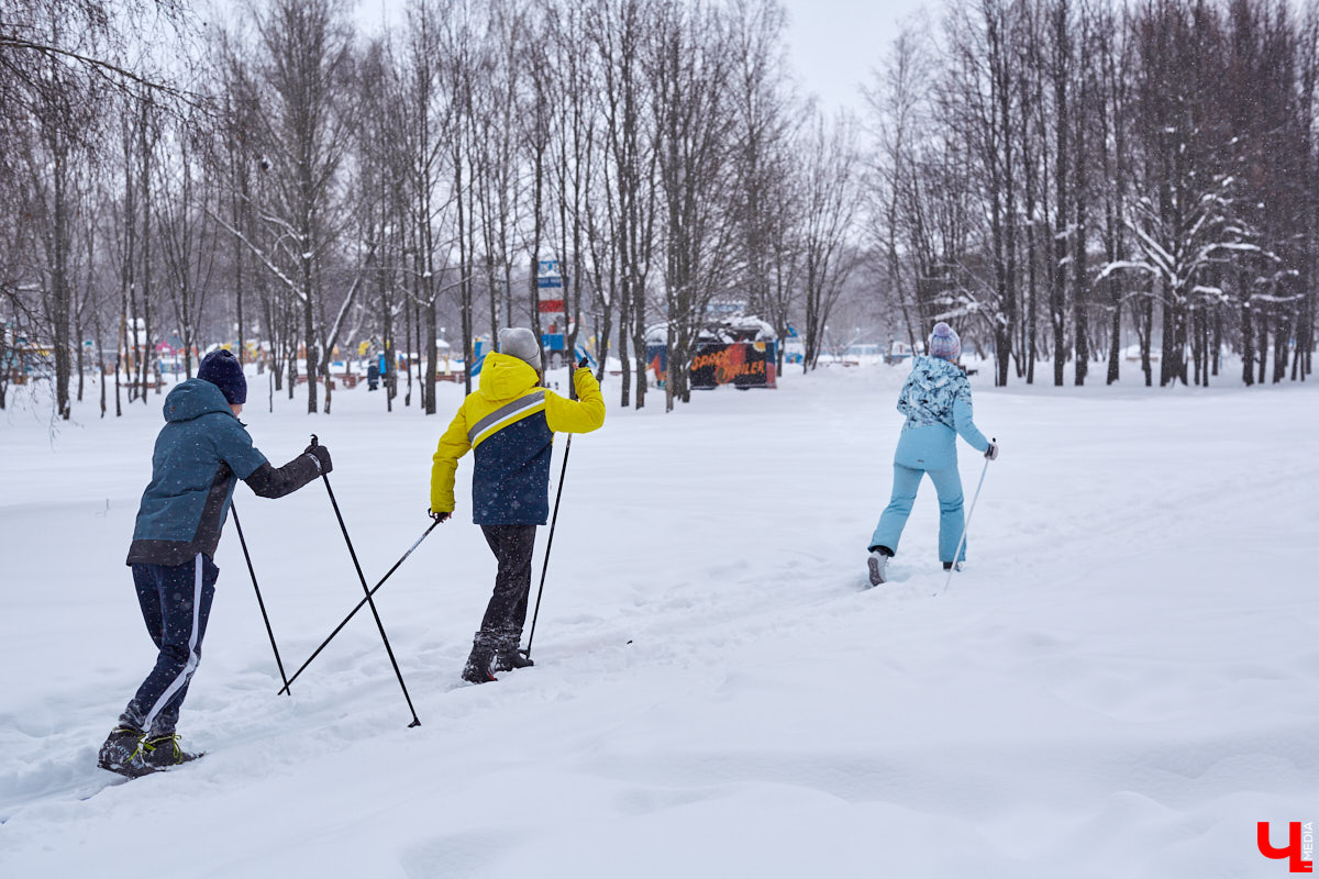 Пока многие ждут весну, лыжники пользуются моментом, чтобы вдоволь накататься до следующей зимы. Впрочем, во Владимире и области мест для этого немного. Куда податься любителям и спортсменам, желающим отполировать снег, «Ключ-Медиа» разбирался с тренером Олегом Канточкиным.