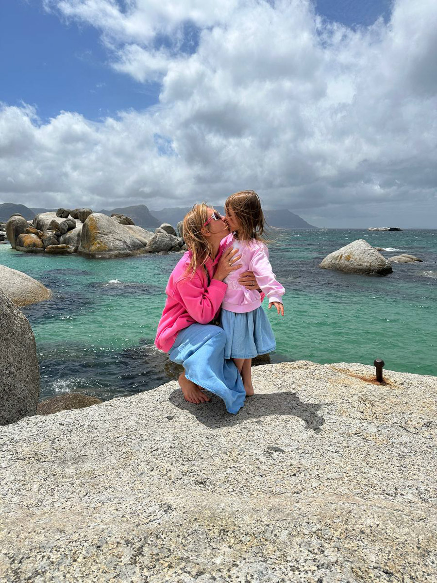 Юлия Щукина часто совмещает свой отпуск с забегами. Вот и на отдыхе в ЮАР владимирский маркетолог не удержалась от участия в трейле. О гонке по горам, живописных африканских локациях, встрече с китами и неожиданными обитателями жарких земель — пингвинами она поведала «Ключ-Медиа».