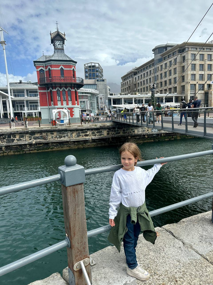 Юлия Щукина часто совмещает свой отпуск с забегами. Вот и на отдыхе в ЮАР владимирский маркетолог не удержалась от участия в трейле. О гонке по горам, живописных африканских локациях, встрече с китами и неожиданными обитателями жарких земель — пингвинами она поведала «Ключ-Медиа».