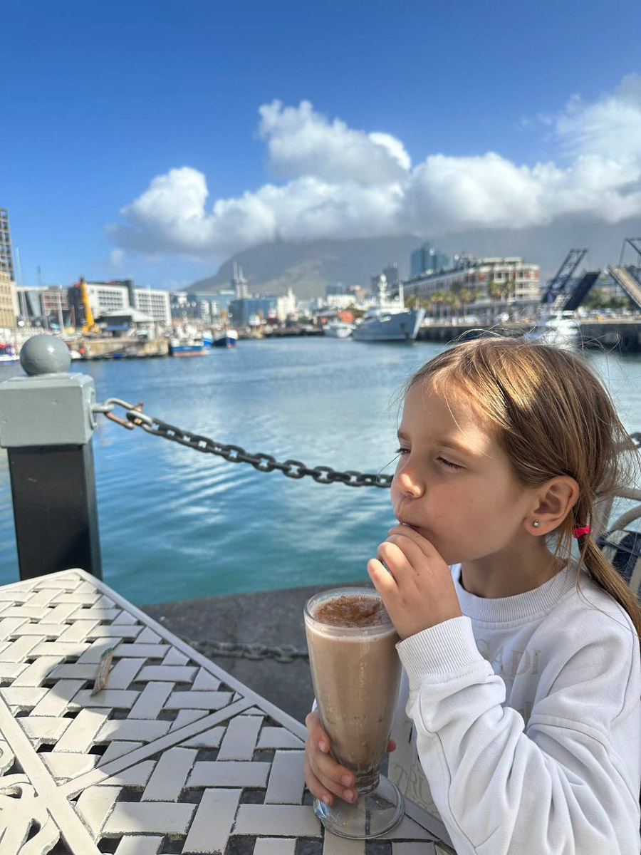 Юлия Щукина часто совмещает свой отпуск с забегами. Вот и на отдыхе в ЮАР владимирский маркетолог не удержалась от участия в трейле. О гонке по горам, живописных африканских локациях, встрече с китами и неожиданными обитателями жарких земель — пингвинами она поведала «Ключ-Медиа».