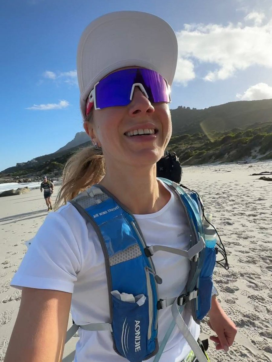 Юлия Щукина часто совмещает свой отпуск с забегами. Вот и на отдыхе в ЮАР владимирский маркетолог не удержалась от участия в трейле. О гонке по горам, живописных африканских локациях, встрече с китами и неожиданными обитателями жарких земель — пингвинами она поведала «Ключ-Медиа».