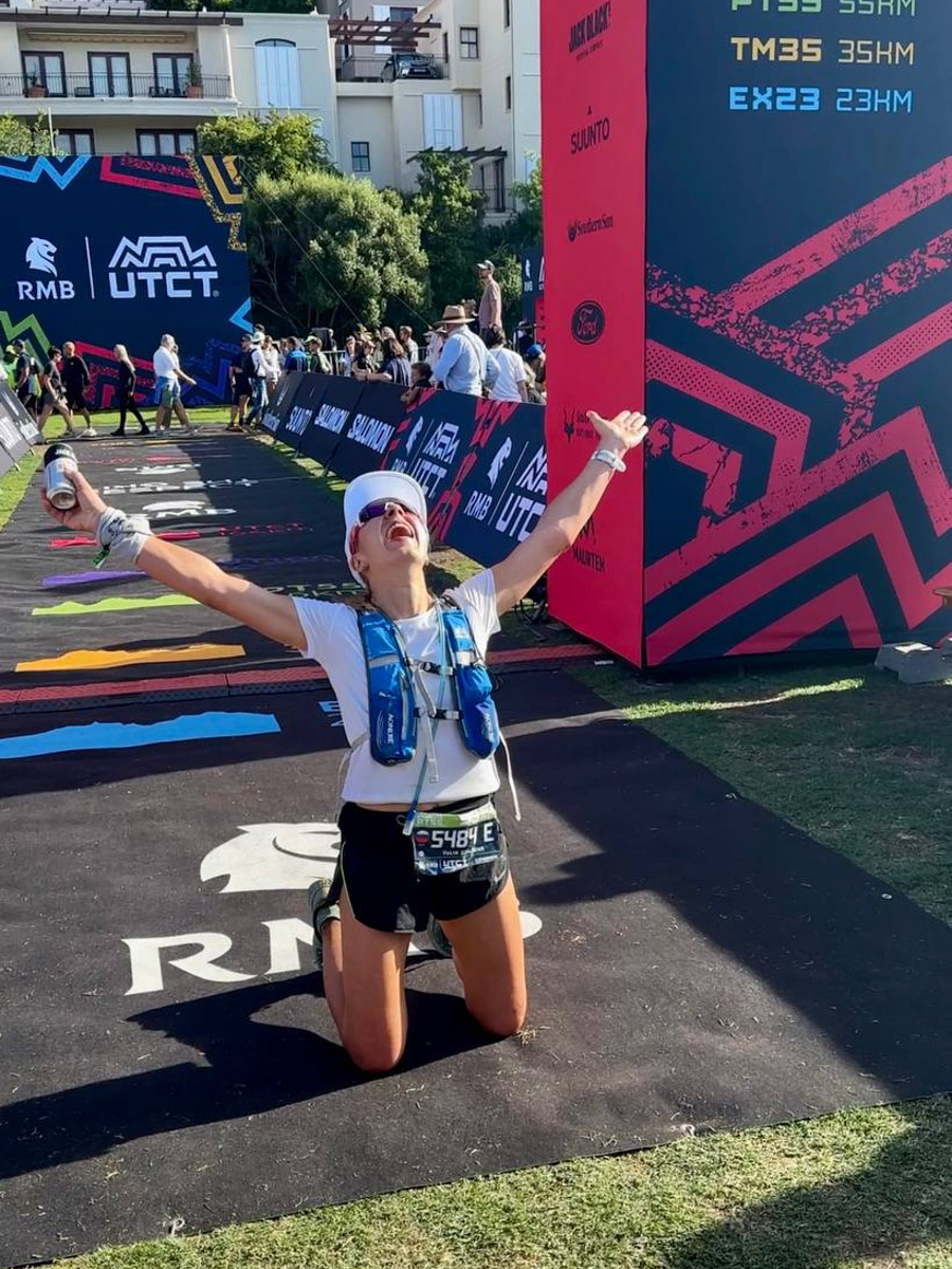 Юлия Щукина часто совмещает свой отпуск с забегами. Вот и на отдыхе в ЮАР владимирский маркетолог не удержалась от участия в трейле. О гонке по горам, живописных африканских локациях, встрече с китами и неожиданными обитателями жарких земель — пингвинами она поведала «Ключ-Медиа».