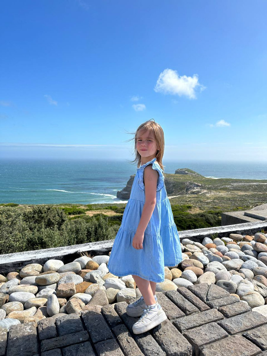 Юлия Щукина часто совмещает свой отпуск с забегами. Вот и на отдыхе в ЮАР владимирский маркетолог не удержалась от участия в трейле. О гонке по горам, живописных африканских локациях, встрече с китами и неожиданными обитателями жарких земель — пингвинами она поведала «Ключ-Медиа».