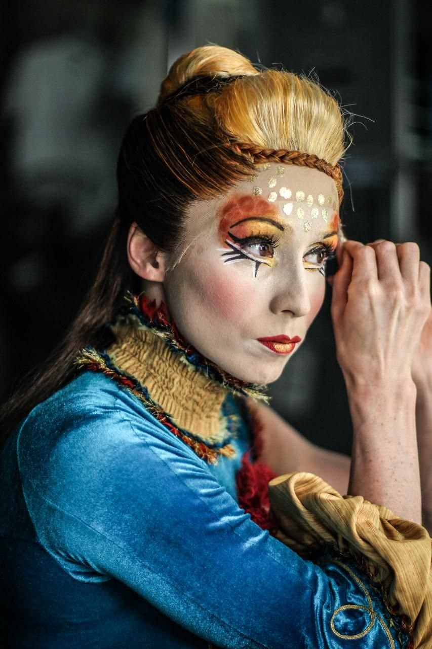 Ольга Тутынина 13 лет отработала в самом знаменитом развлекательном шоу планеты — Cirque du Soleil. Она успела объехать с цирком десятки стран, а сейчас тренирует детей в родном городе. О том, как выступала в легендарном проекте и почему решила вернуться домой, воздушная гимнастка рассказала нам в интервью.