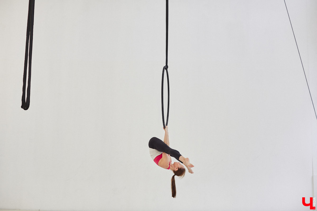 Ольга Тутынина 13 лет отработала в самом знаменитом развлекательном шоу планеты — Cirque du Soleil. Она успела объехать с цирком десятки стран, а сейчас тренирует детей в родном городе. О том, как выступала в легендарном проекте и почему решила вернуться домой, воздушная гимнастка рассказала нам в интервью.