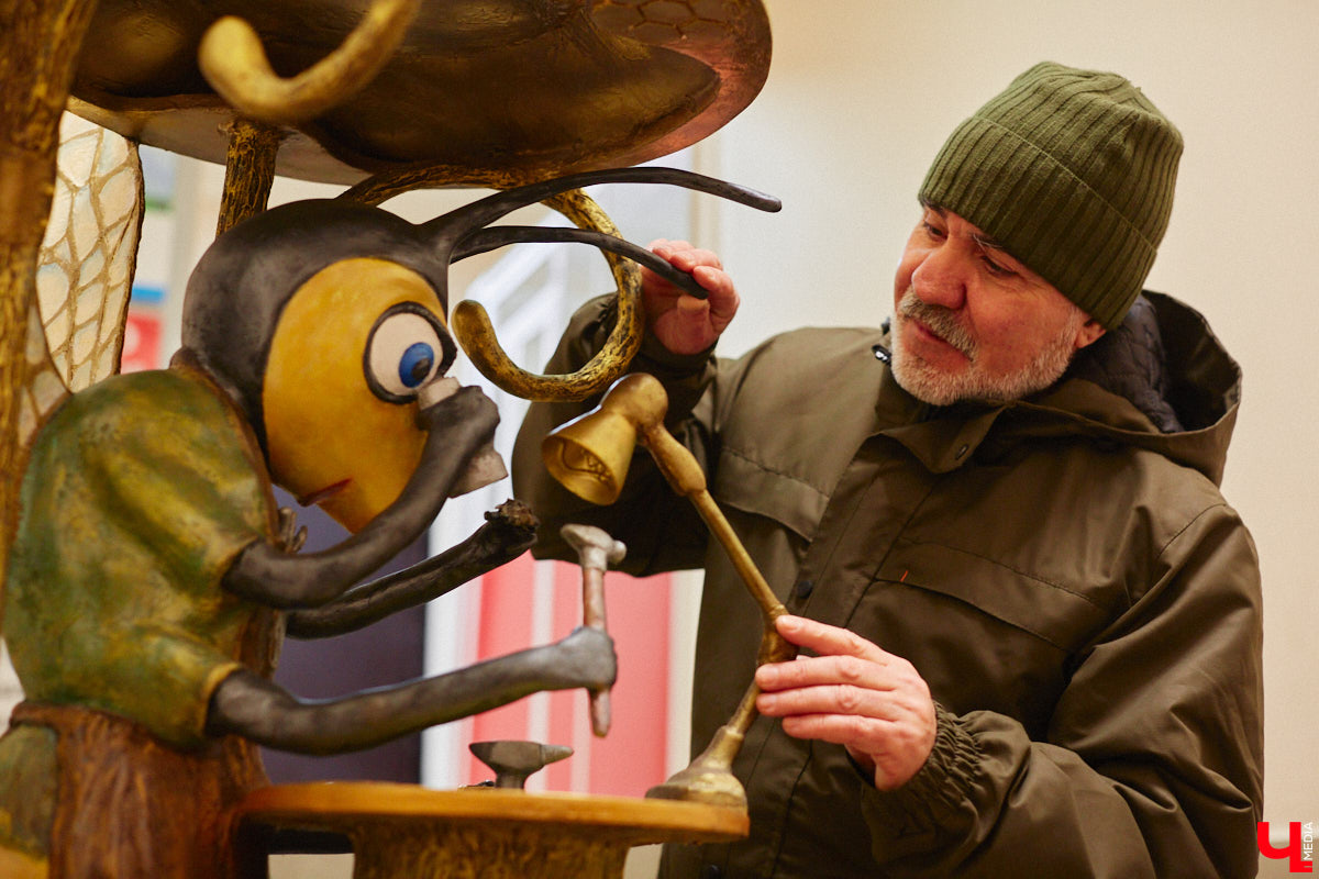 Список авторских арт-объектов Владимира регулярно пополняет скульптор Александр Калустов. Его работы хорошо нам знакомы: несколько стали неотъемлемой частью центра города. Мимо льва, пчелы, мухи и других имиджевых героев «Ключ-Медиа» прогулялся вместе с их создателем.