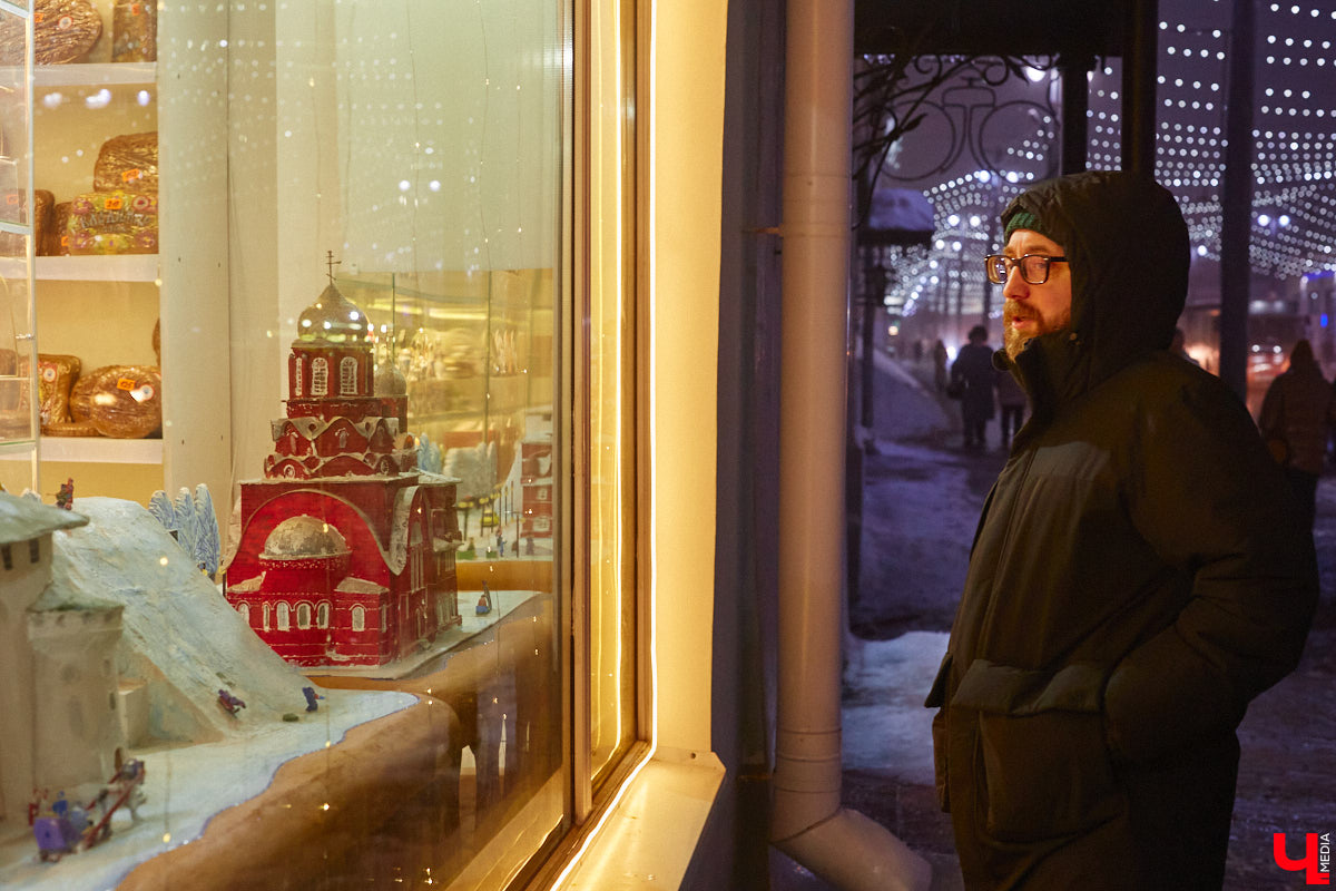 Список авторских арт-объектов Владимира регулярно пополняет скульптор Александр Калустов. Его работы хорошо нам знакомы: несколько стали неотъемлемой частью центра города. Мимо льва, пчелы, мухи и других имиджевых героев «Ключ-Медиа» прогулялся вместе с их создателем.