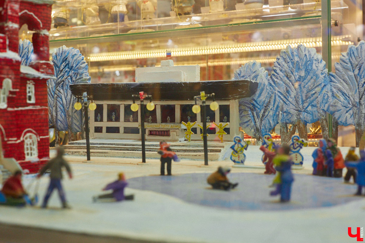 Список авторских арт-объектов Владимира регулярно пополняет скульптор Александр Калустов. Его работы хорошо нам знакомы: несколько стали неотъемлемой частью центра города. Мимо льва, пчелы, мухи и других имиджевых героев «Ключ-Медиа» прогулялся вместе с их создателем.