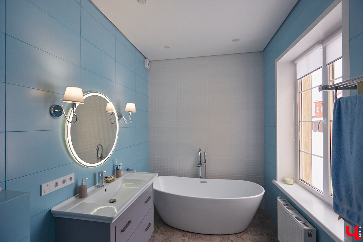 Елена Капп совсем недавно справила новоселье, поселившись с семьей в двухэтажном коттедже в поселке Садовом. И хотя последние штрихи в цельной картине утонченного интерьера еще не нанесены, она пригласила «Ключ-Медиа» в гости, чтобы поделиться лайфхаками планировки жилого помещения и другими полезными идеями.