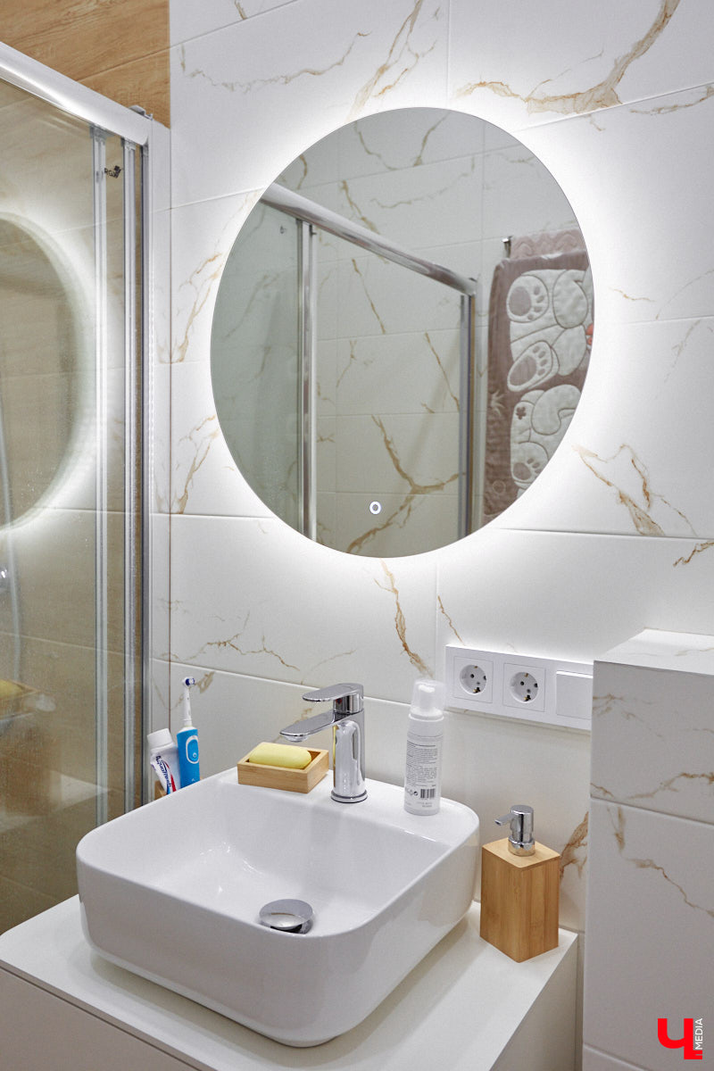 Елена Капп совсем недавно справила новоселье, поселившись с семьей в двухэтажном коттедже в поселке Садовом. И хотя последние штрихи в цельной картине утонченного интерьера еще не нанесены, она пригласила «Ключ-Медиа» в гости, чтобы поделиться лайфхаками планировки жилого помещения и другими полезными идеями.