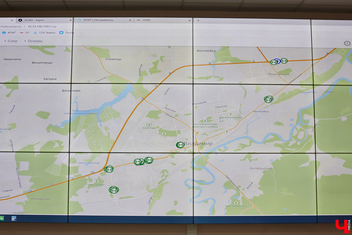 Во Владимирской области внедряют интеллектуальную транспортную систему, которая поможет справиться с пробками на дорогах и решить проблему с графиком движения автобусов и троллейбусов. В рамках проекта уже модернизировали семь светофоров и открыли центр управления, куда со временем будет стекаться вся самая оперативная информация. Наше издание побывало там одним из первых.
