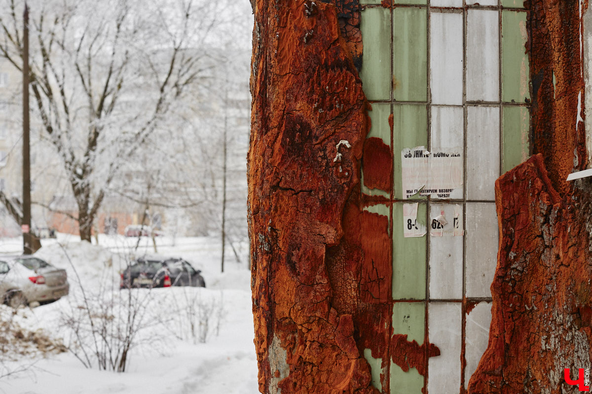 Панельки являются важной частью бытовой романтики и болью урбанистов. Они не вписываются в современную городскую среду, а некоторые своим мрачным видом серьезно портят внешний облик города. Три особенно «презентабельных» дома мы обнаружили на улице Юбилейной. Как их можно преобразить, подсказала владимирский архитектор.