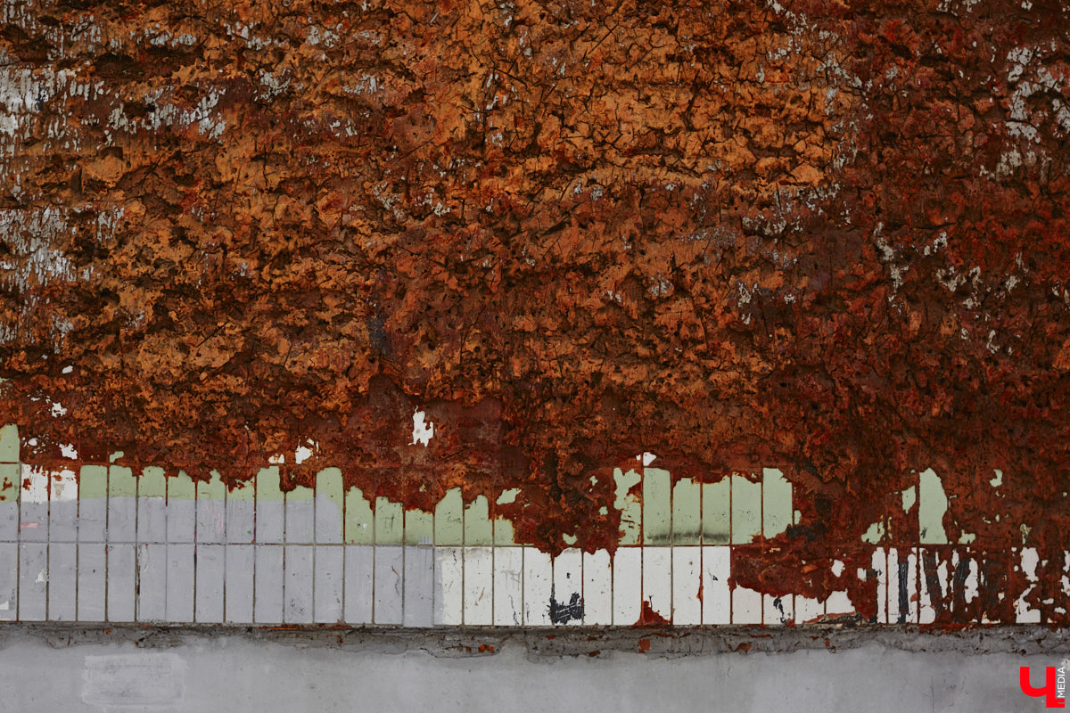 Панельки являются важной частью бытовой романтики и болью урбанистов. Они не вписываются в современную городскую среду, а некоторые своим мрачным видом серьезно портят внешний облик города. Три особенно «презентабельных» дома мы обнаружили на улице Юбилейной. Как их можно преобразить, подсказала владимирский архитектор.