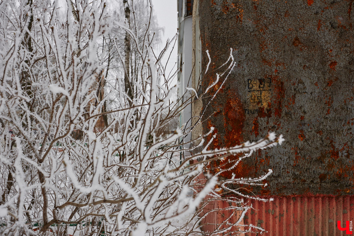Панельки являются важной частью бытовой романтики и болью урбанистов. Они не вписываются в современную городскую среду, а некоторые своим мрачным видом серьезно портят внешний облик города. Три особенно «презентабельных» дома мы обнаружили на улице Юбилейной. Как их можно преобразить, подсказала владимирский архитектор.