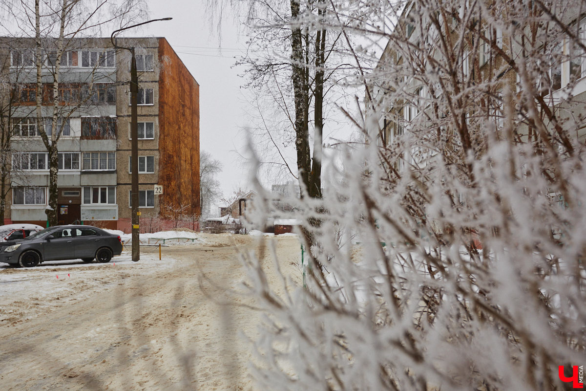 Панельки являются важной частью бытовой романтики и болью урбанистов. Они не вписываются в современную городскую среду, а некоторые своим мрачным видом серьезно портят внешний облик города. Три особенно «презентабельных» дома мы обнаружили на улице Юбилейной. Как их можно преобразить, подсказала владимирский архитектор.