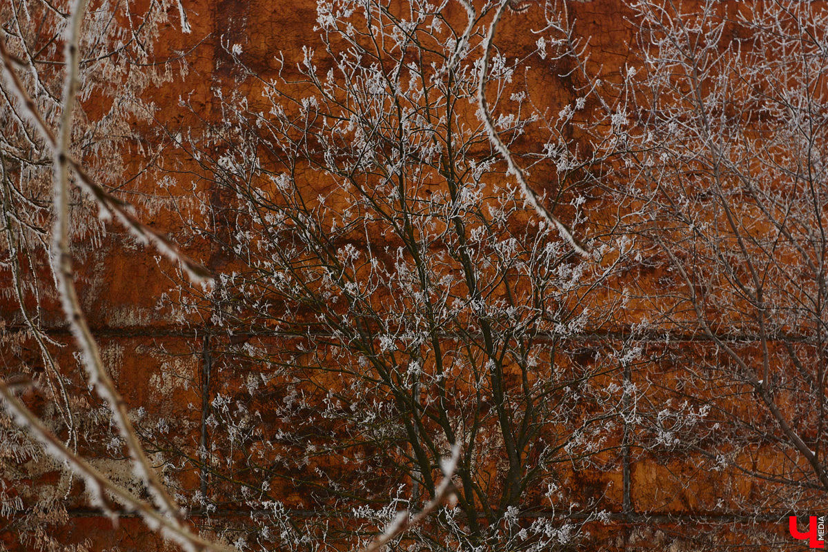 Панельки являются важной частью бытовой романтики и болью урбанистов. Они не вписываются в современную городскую среду, а некоторые своим мрачным видом серьезно портят внешний облик города. Три особенно «презентабельных» дома мы обнаружили на улице Юбилейной. Как их можно преобразить, подсказала владимирский архитектор.