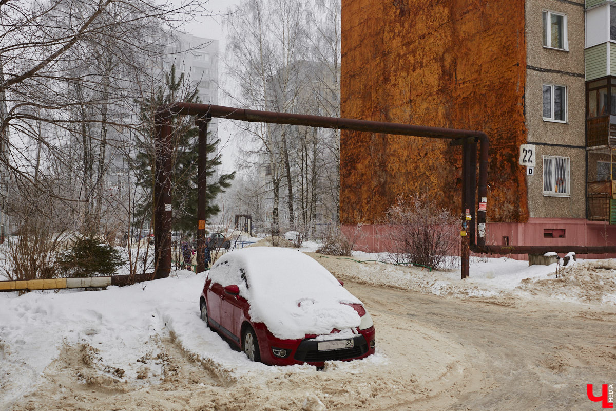 Панельки являются важной частью бытовой романтики и болью урбанистов. Они не вписываются в современную городскую среду, а некоторые своим мрачным видом серьезно портят внешний облик города. Три особенно «презентабельных» дома мы обнаружили на улице Юбилейной. Как их можно преобразить, подсказала владимирский архитектор.