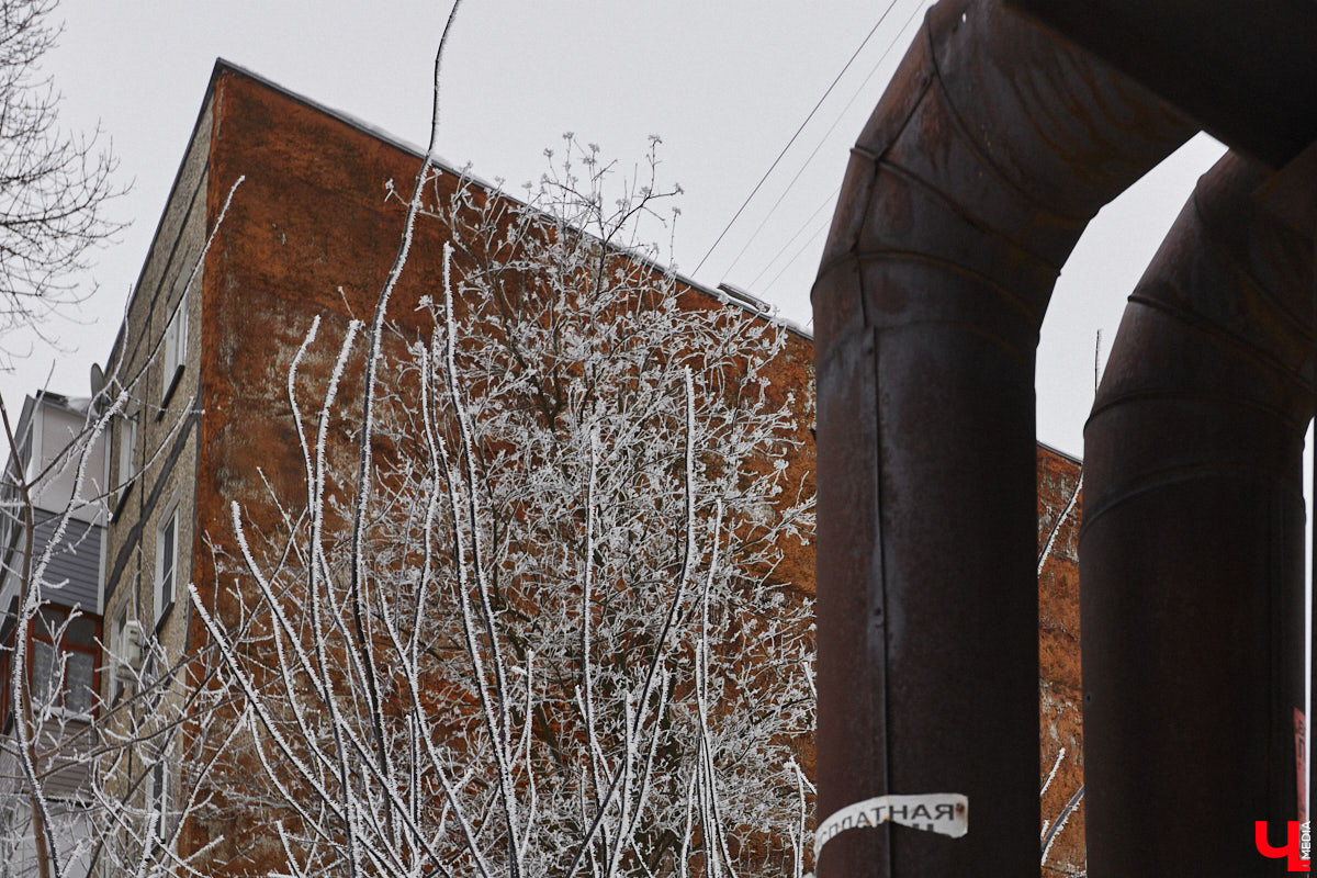 Панельки являются важной частью бытовой романтики и болью урбанистов. Они не вписываются в современную городскую среду, а некоторые своим мрачным видом серьезно портят внешний облик города. Три особенно «презентабельных» дома мы обнаружили на улице Юбилейной. Как их можно преобразить, подсказала владимирский архитектор.