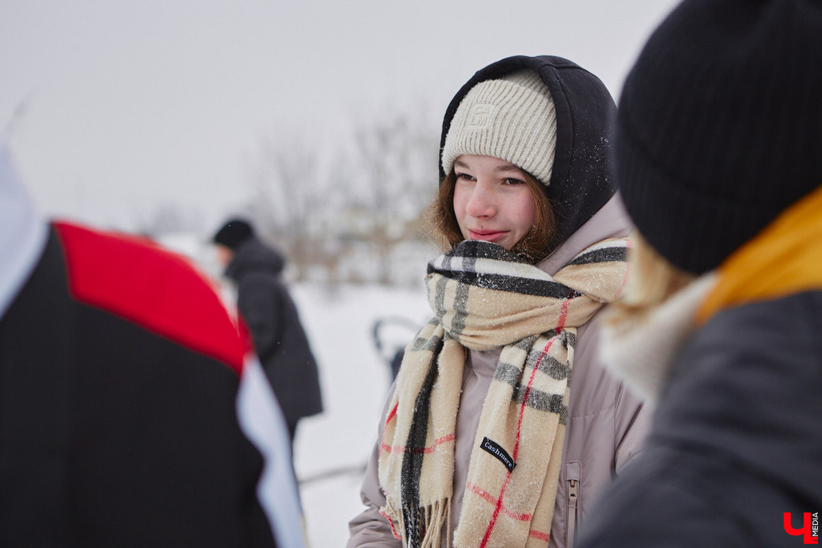 Частный приют «Дом северной собаки», расположенный в Петушинском районе, проводит во Владимире покатушки на ездовых собаках. Причем благотворительные. Все вырученные от зимнего развлечения деньги пойдут на содержание милых четвероногих друзей человека. Мы решили отправиться на фоторепортаж туда, где можно промчаться по заснеженной трассе с ветерком.