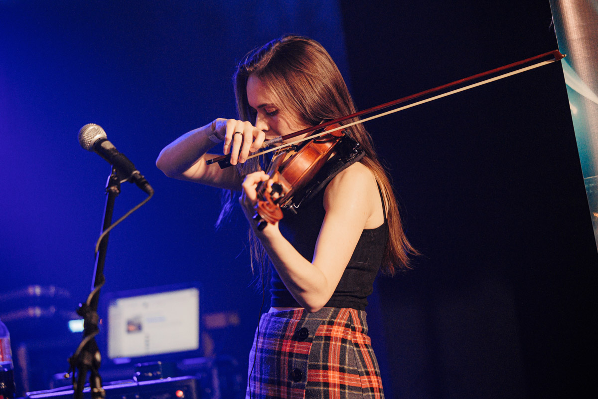 Двадцать три группы из пяти городов Владимирской области, исповедующие самые разные направления рок-музыки. Две площадки и три отборочных этапа, проходившие с 8 декабря по 13 января. Наконец, полуфинал и финал — именно так, если коротко, можно обозначить весь масштаб, который явил нам на этот раз уже второй по счету фестиваль-конкурс «ВладРок-2023».
