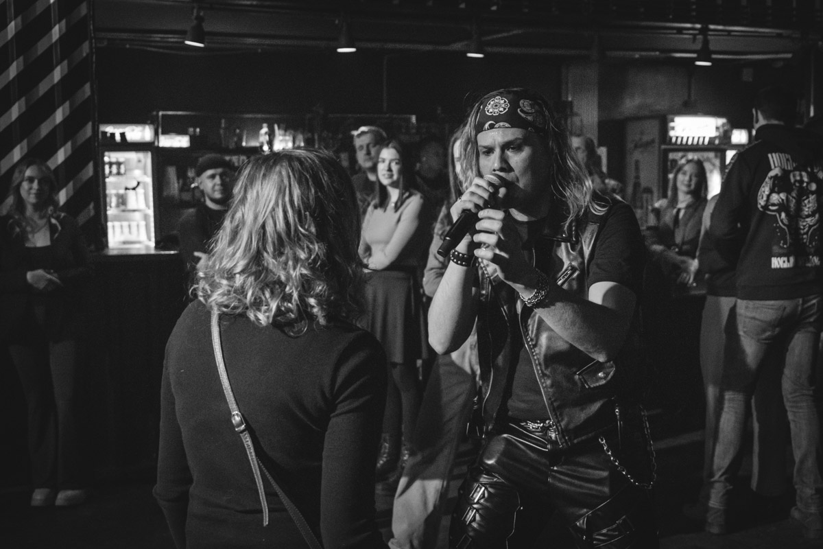 Двадцать три группы из пяти городов Владимирской области, исповедующие самые разные направления рок-музыки. Две площадки и три отборочных этапа, проходившие с 8 декабря по 13 января. Наконец, полуфинал и финал — именно так, если коротко, можно обозначить весь масштаб, который явил нам на этот раз уже второй по счету фестиваль-конкурс «ВладРок-2023».