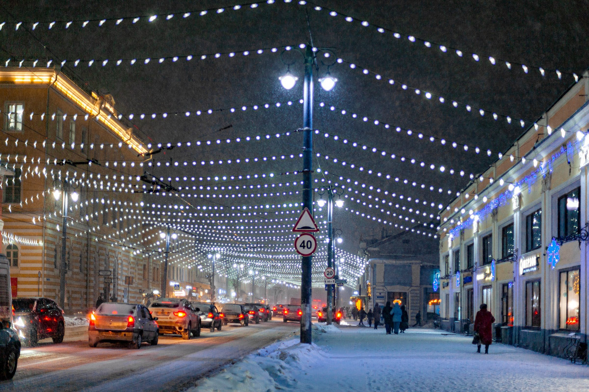 Вчера жители Владимирской области оказались в плену циклона с женским именем «Ольга». Стихия накрыла города во второй половине дня. Все замело так быстро, что уже к вечеру движение на трассах остановилось, а власти региона рекомендовали 8 и 9 февраля не отправлять детей в школу.