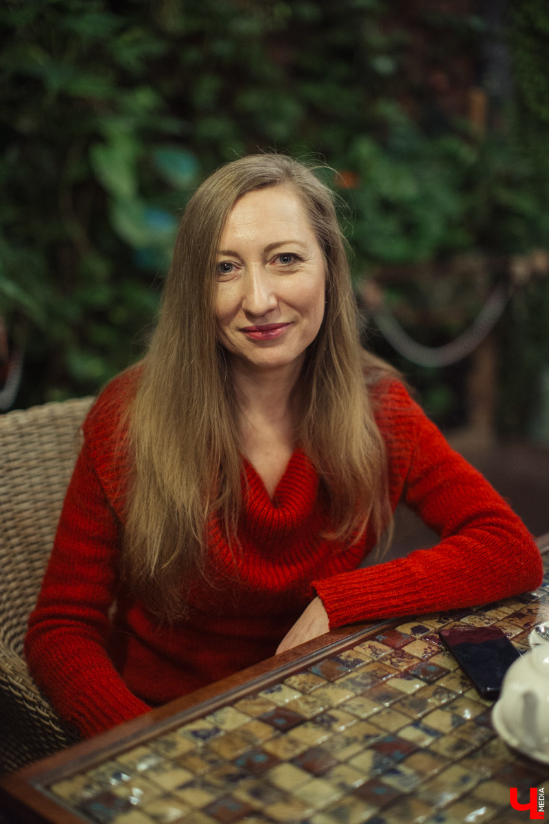 Один из семи владимирских скверов ждет преображение. Какой именно — зависит от жителей. Однако голосование начнется чуть позже. Ну а пока власти собирают предложения по доработке проектов, «Ключ-Медиа» поговорил о грядущих метаморфозах с неравнодушной к внешнему виду города жительницей областного центра.