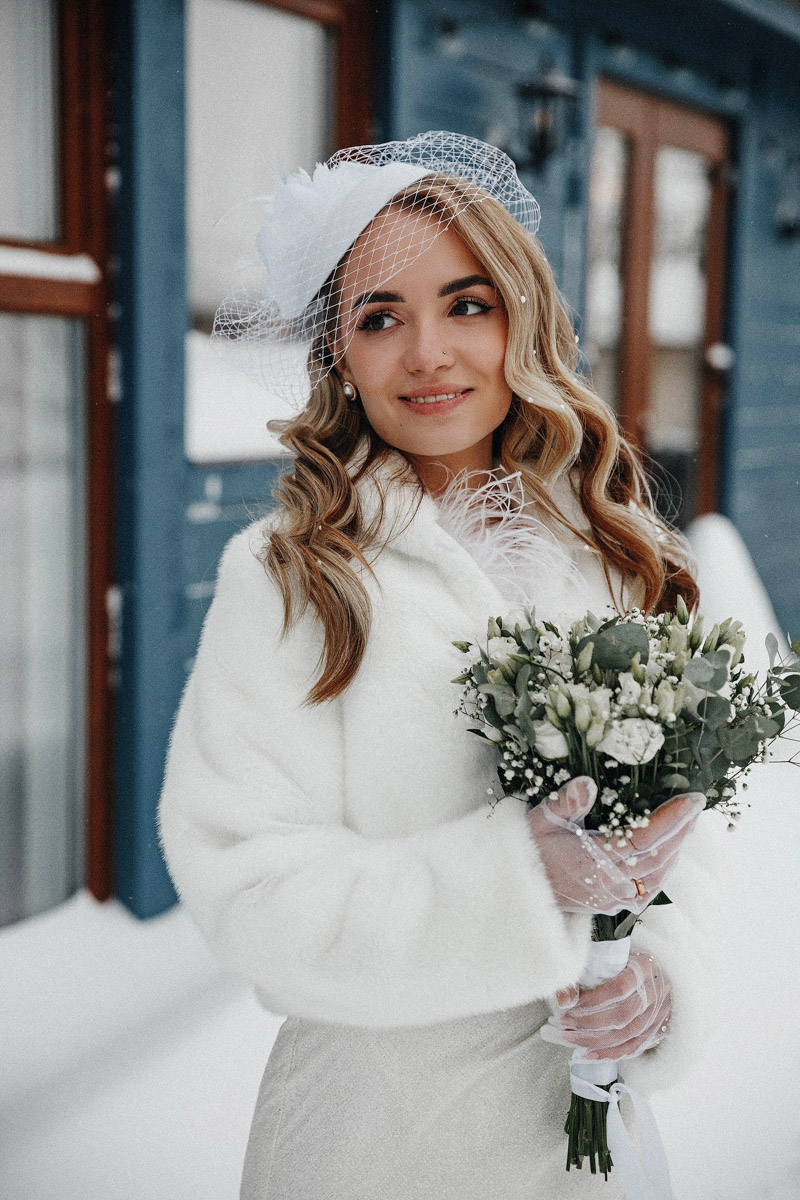 Молодожены из Владимира организовали свадебное торжество, пропитанное эстетикой двадцатых годов прошлого века. Вдохновением для тематического праздника стал популярный сериал «Острые козырьки». Как это было — читайте в нашей статье.