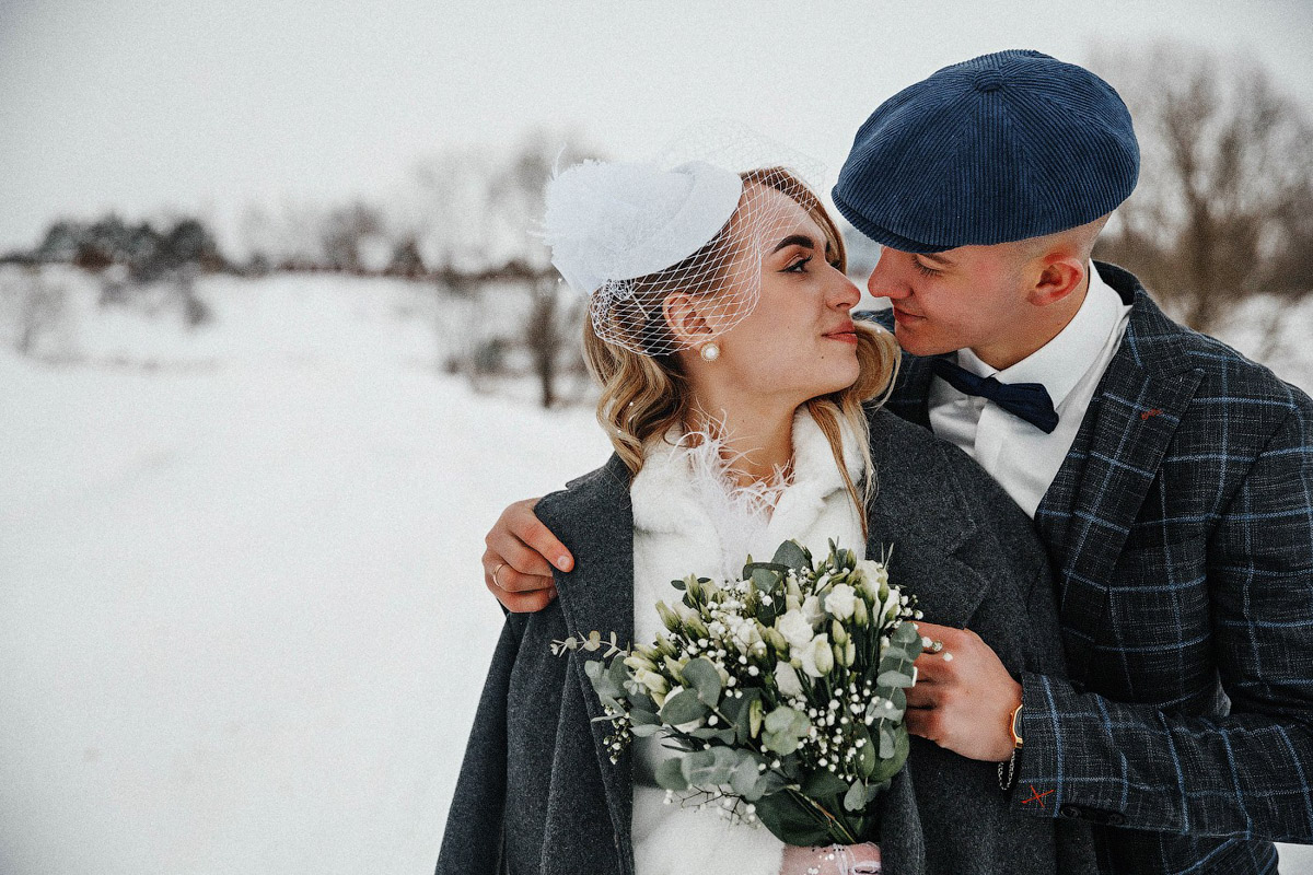 Молодожены из Владимира организовали свадебное торжество, пропитанное эстетикой двадцатых годов прошлого века. Вдохновением для тематического праздника стал популярный сериал «Острые козырьки». Как это было — читайте в нашей статье.