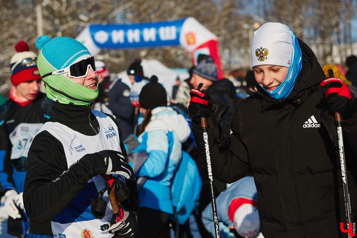 10 тысяч жителей Владимирской области приняли участие в «Лыжне России» по всему региону. Наиболее массовой по традиции стала гонка в парке «Дружба», где в субботу на три дистанции заявились 4,5 тысячи человек. «Ключ-Медиа» стал свидетелем самого яркого спортивного события уходящей зимы.