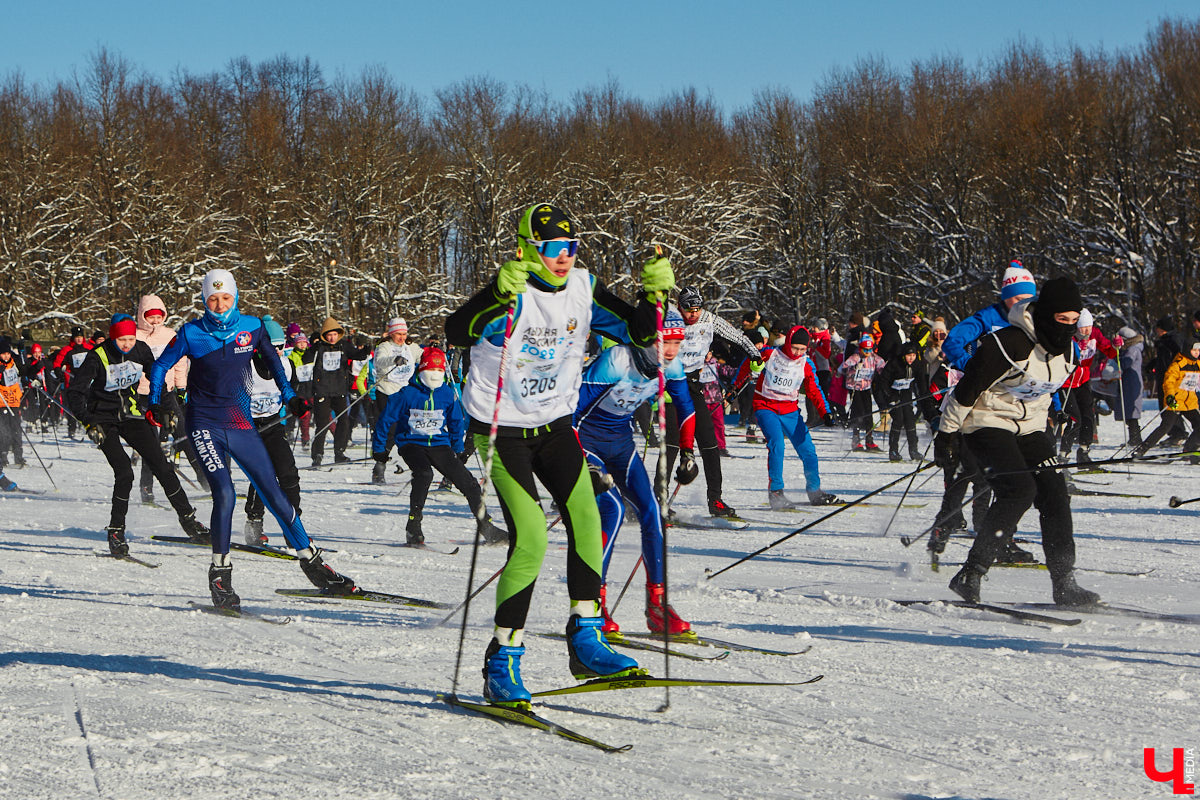 10 тысяч жителей Владимирской области приняли участие в «Лыжне России» по всему региону. Наиболее массовой по традиции стала гонка в парке «Дружба», где в субботу на три дистанции заявились 4,5 тысячи человек. «Ключ-Медиа» стал свидетелем самого яркого спортивного события уходящей зимы.