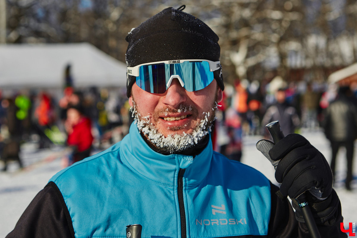 10 тысяч жителей Владимирской области приняли участие в «Лыжне России» по всему региону. Наиболее массовой по традиции стала гонка в парке «Дружба», где в субботу на три дистанции заявились 4,5 тысячи человек. «Ключ-Медиа» стал свидетелем самого яркого спортивного события уходящей зимы.