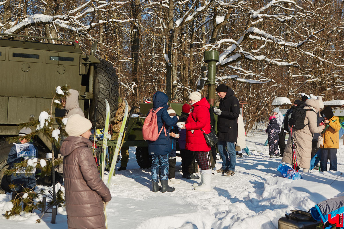 10 тысяч жителей Владимирской области приняли участие в «Лыжне России» по всему региону. Наиболее массовой по традиции стала гонка в парке «Дружба», где в субботу на три дистанции заявились 4,5 тысячи человек. «Ключ-Медиа» стал свидетелем самого яркого спортивного события уходящей зимы.