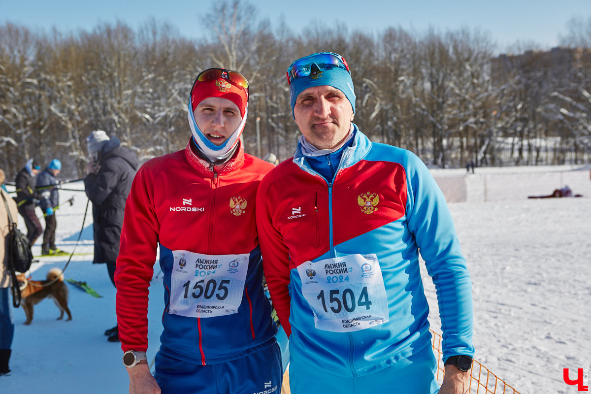 10 тысяч жителей Владимирской области приняли участие в «Лыжне России» по всему региону. Наиболее массовой по традиции стала гонка в парке «Дружба», где в субботу на три дистанции заявились 4,5 тысячи человек. «Ключ-Медиа» стал свидетелем самого яркого спортивного события уходящей зимы.